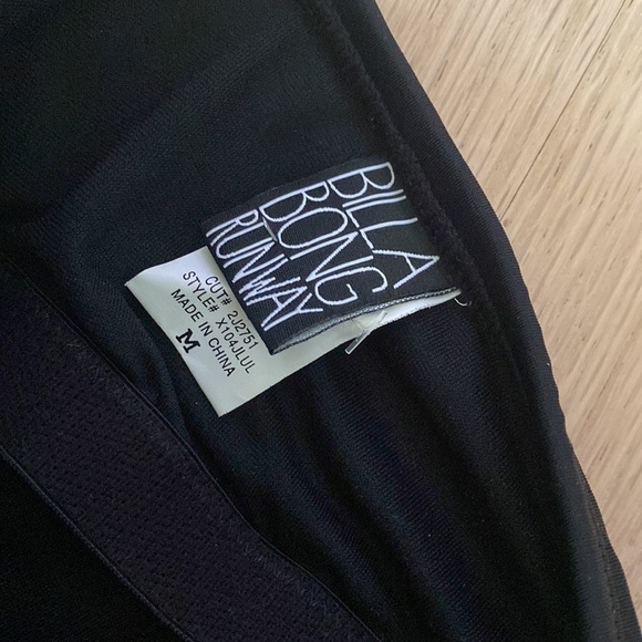 NWOT Billabong Runway Ruffle One Piece Swimsuit - Picture 4 of 4